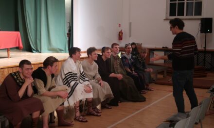 Apostoł Miłości – zaproszenie na spektakl